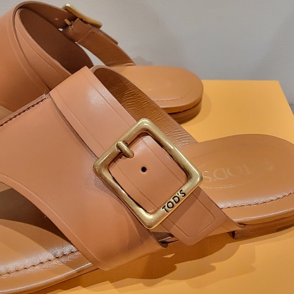 Tod's -- Leather Sandals - Picture 4 of 10